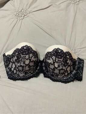 Strapless Lace Push-Up Bra in Black and White